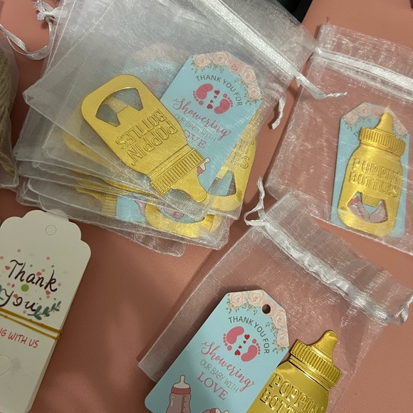 Baby bottle opener party favour with extra thank you cards and string - Picture 4 of 4